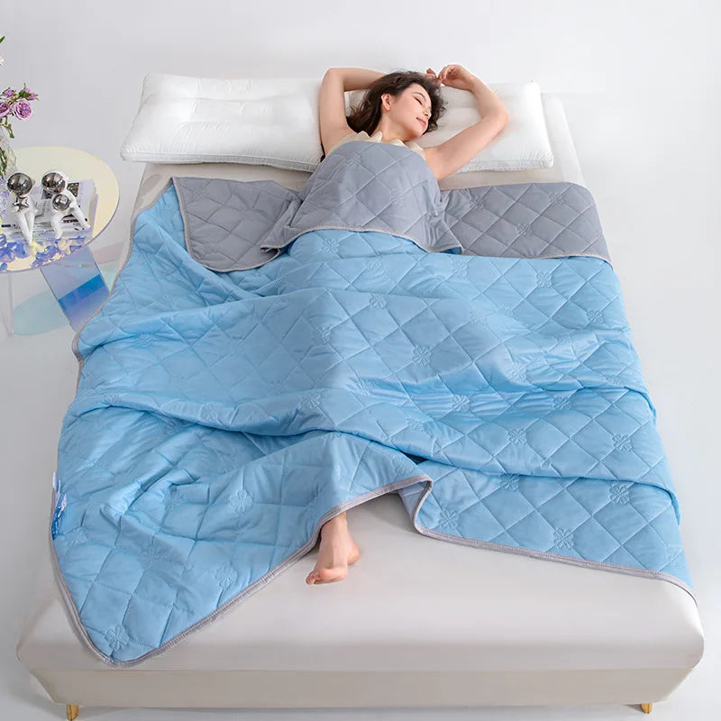 Cooling Mint Silk Quilt for Summer Comfort and Relaxation