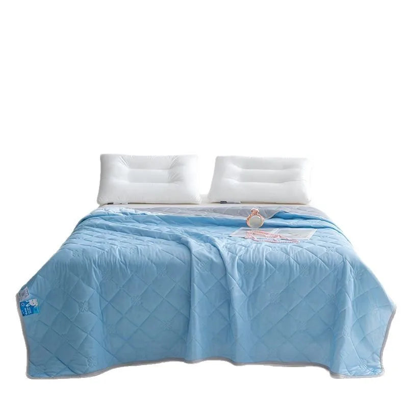 Cooling Mint Silk Quilt for Summer Comfort and Relaxation