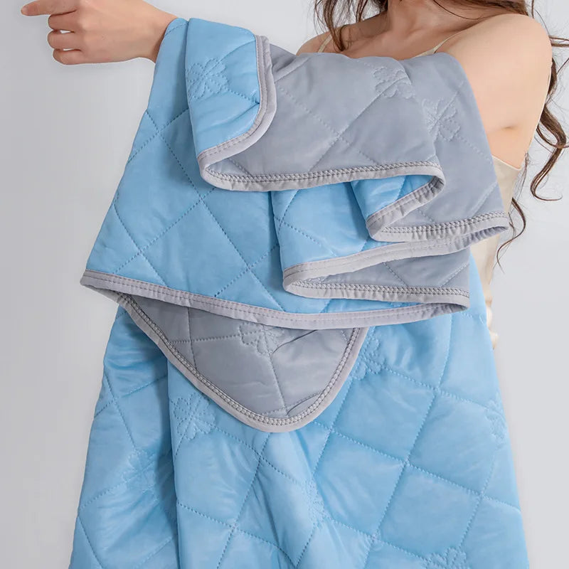 Cooling Mint Silk Quilt for Summer Comfort and Relaxation