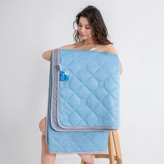 Cooling Mint Silk Quilt for Summer Comfort and Relaxation